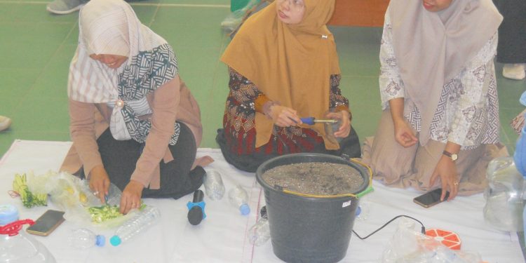 Biopori, Solusi Pembuangan Sampah Organik yang Unik dan Bermanfaat.